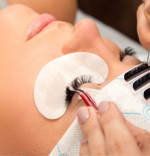 vecteezy_procedure-of-eyelashes-extension-in-beauty-salon_16204208